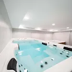 Casa Sol Luxury Rooftop Penthouse Gym Pools Apartment