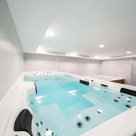 Casa Sol Luxury Rooftop Penthouse Gym Pools Апартаменти